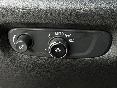 Used 2023 Chevrolet Traverse Premier w/ Redline Edition image 22