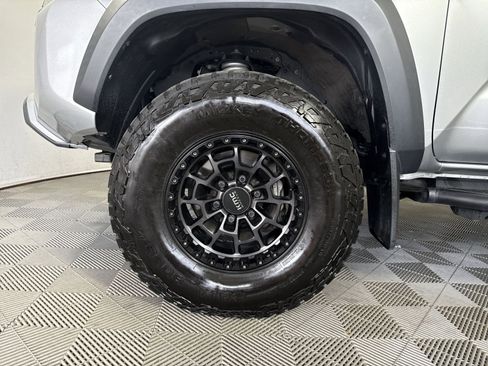 Used 2022 Toyota Tacoma TRD Off-Road AWD/4WD image 12