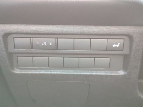 Used 2023 Mitsubishi Outlander SE image 27