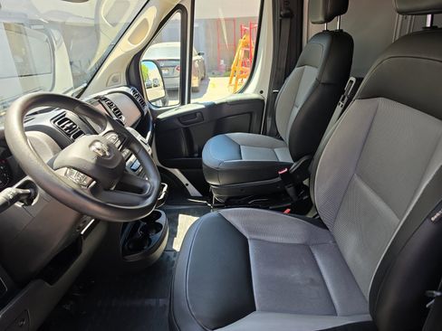 Used 2025 RAM ProMaster 2500 w/ Convenience Group FWD image 13