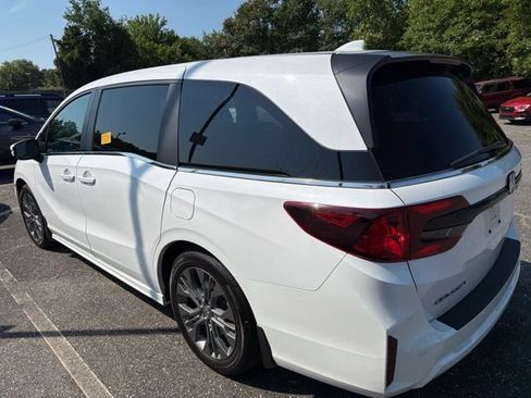Used 2025 Honda Odyssey Touring image 4