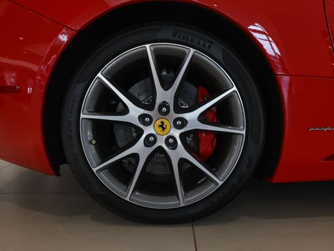 Used 2011 Ferrari California RWD image 19