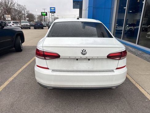 Used 2021 Volkswagen Passat 2.0T SE image 4