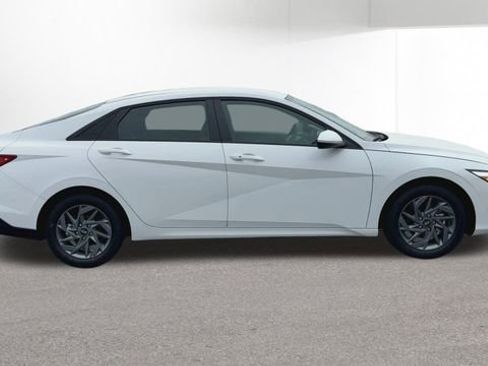 New 2026 Hyundai Elantra Blue image 10