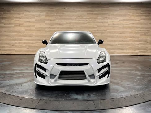 Used 2010 Nissan GT-R Premium AWD/4WD image 5