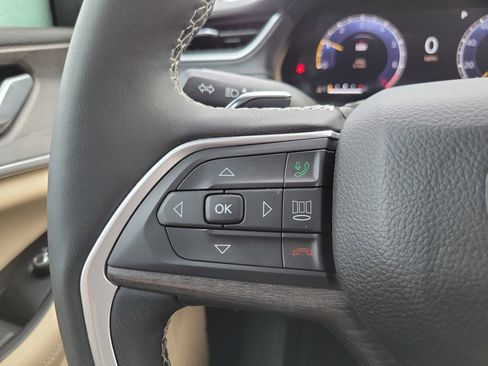 Used 2024 Jeep Grand Cherokee Limited image 13