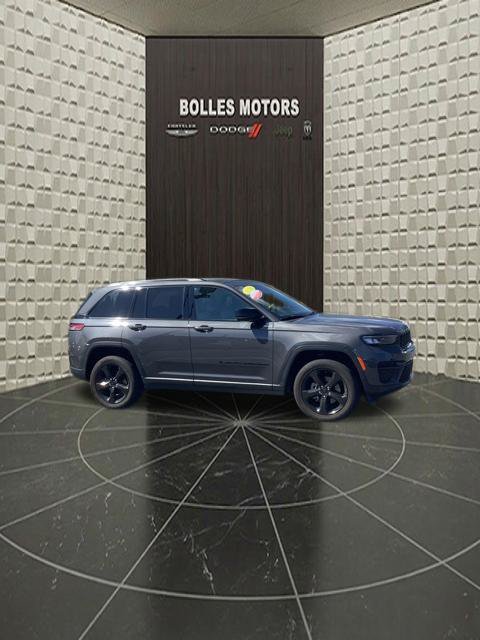 Certified 2024 Jeep Grand Cherokee Altitude AWD/4WD image 3