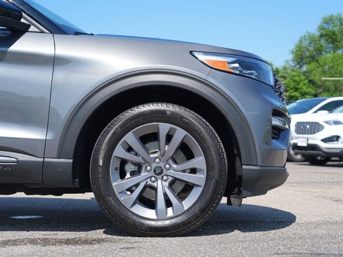 Used 2024 Ford Explorer XLT w/ Equipment Group 202A AWD/4WD image 13
