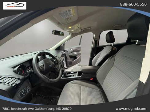 Used 2018 Ford Escape SE w/ SE Sport Appearance Package AWD/4WD image 18
