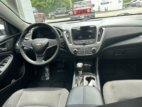 Used 2022 Chevrolet Malibu LT FWD image 17