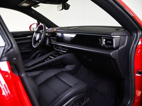 New 2026 Porsche Macan Electric image 28