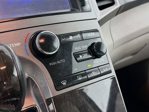 Used 2014 Toyota Venza LE image 21