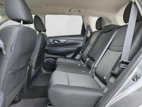 Used 2017 Nissan Rogue SV w/ SV Premium Package FWD image 16