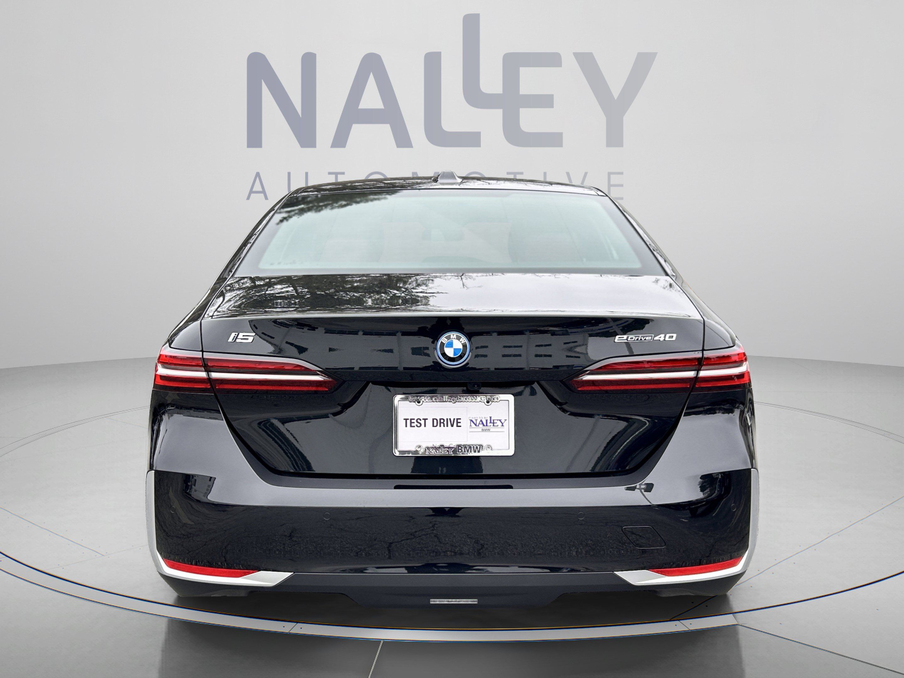 Used 2026 BMW i5 eDrive40 w/ Premium Package RWD image 3