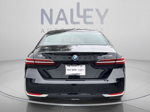 Used 2026 BMW i5 eDrive40 w/ Premium Package RWD image 3