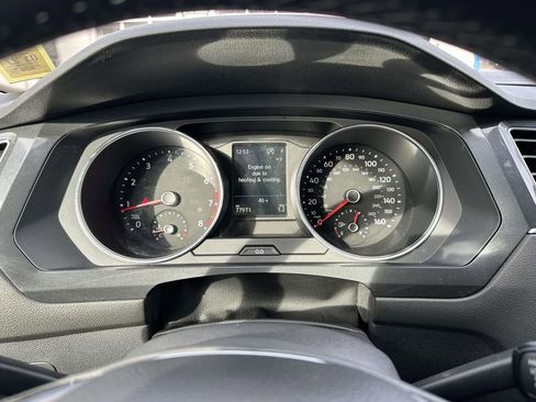 Used 2018 Volkswagen Tiguan SE w/ Panoramic Sunroof Package image 24