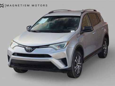 Used 2018 Toyota RAV4 LE image 6