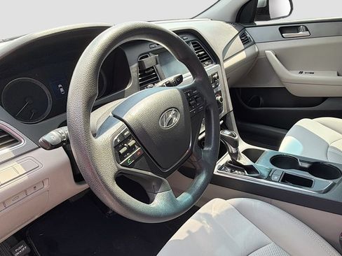 Used 2017 Hyundai Sonata SE FWD image 11