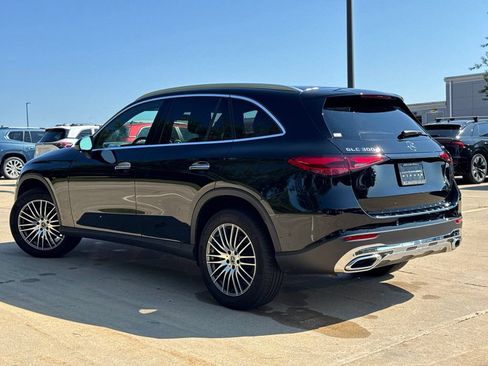 Used 2025 Mercedes-Benz GLC 300 4MATIC image 3
