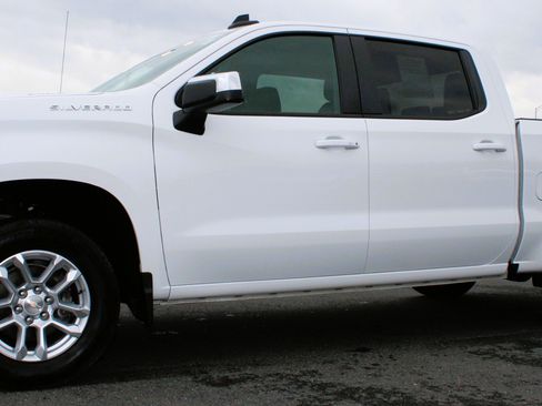 Used 2025 Chevrolet Silverado 1500 LT AWD/4WD image 14