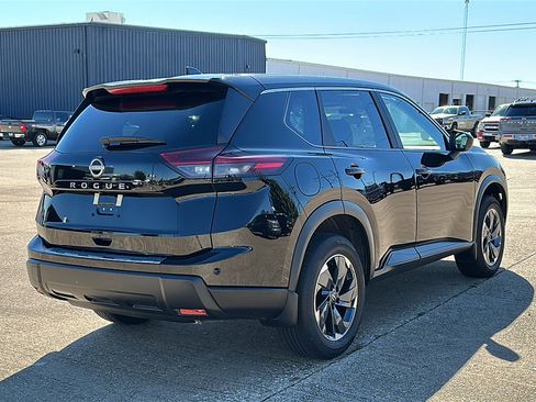 Certified 2025 Nissan Rogue SV image 8