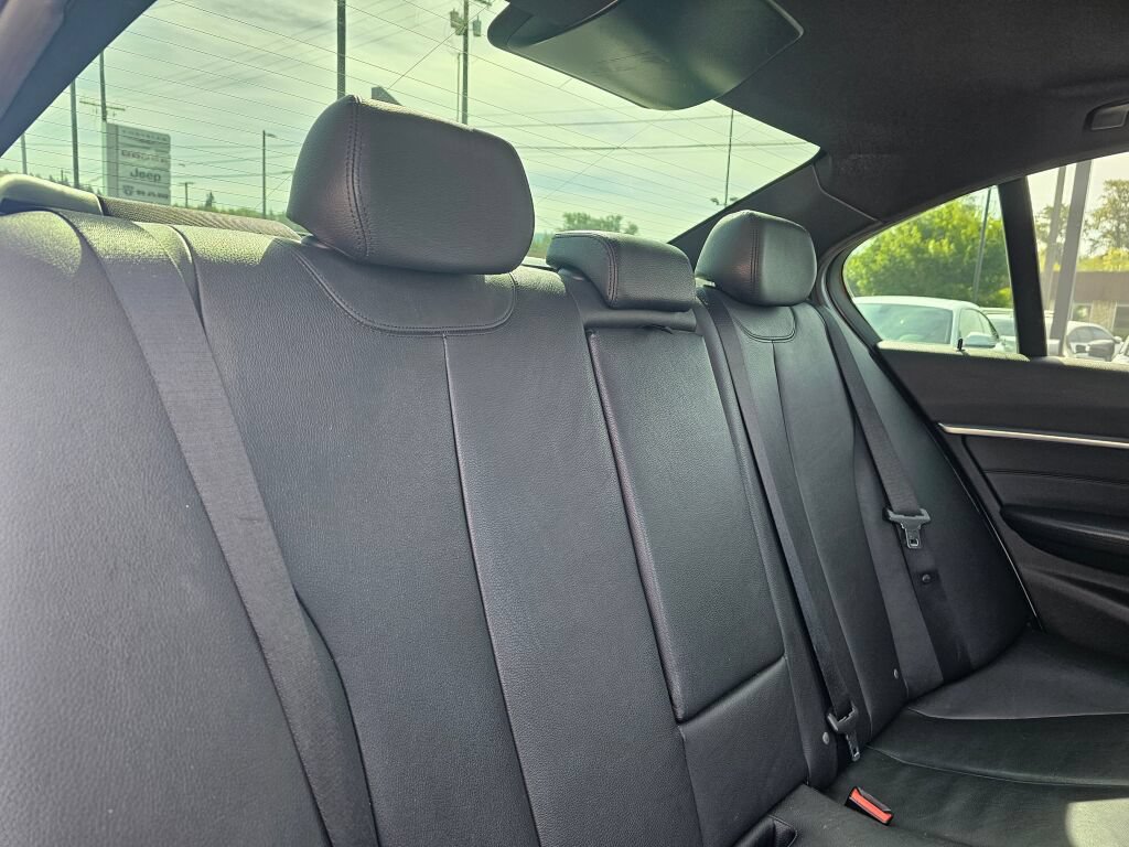 Used 2016 BMW 328i xDrive Sedan AWD/4WD image 13