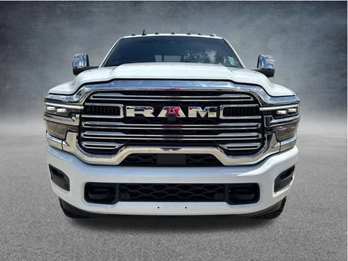 Used 2025 RAM 3500 Laramie AWD/4WD image 2