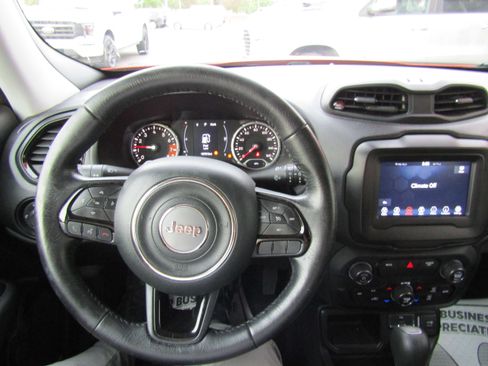 Used 2020 Jeep Renegade Altitude FWD image 16