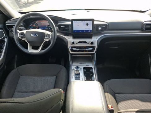 Used 2024 Ford Explorer XLT image 7