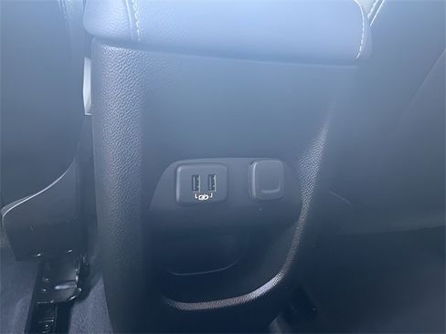 Used 2020 Chevrolet Colorado Z71 image 32