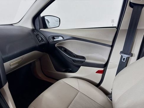 Used 2018 Ford Focus SE FWD image 25