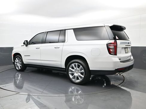 Used 2024 Chevrolet Suburban High Country AWD/4WD image 7