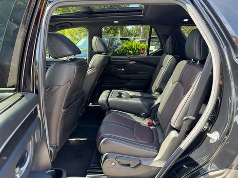 Used 2025 Honda Pilot Black Edition image 14