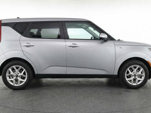 Used 2025 Kia Soul LX w/ LX Technology Package FWD image 8