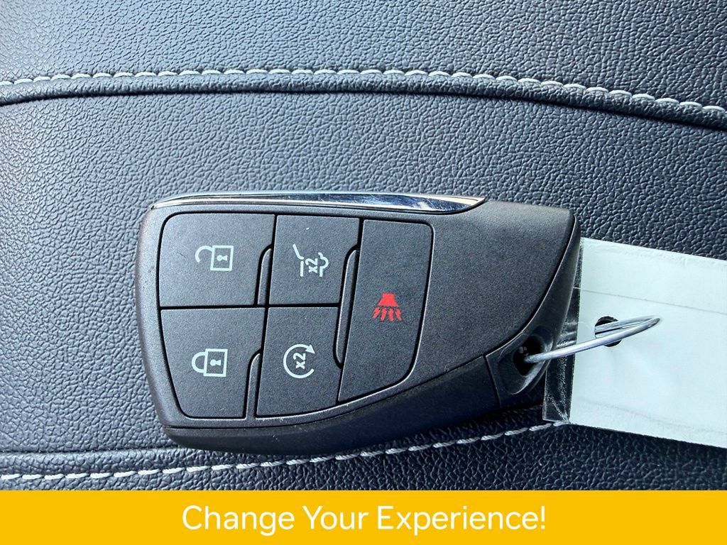 Used 2025 Chevrolet Traverse LT w/ Driver Confidence Package FWD image 30