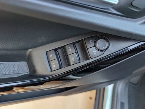 Used 2025 Chevrolet Equinox LT w/ Safety and Technology Package FWD image 19