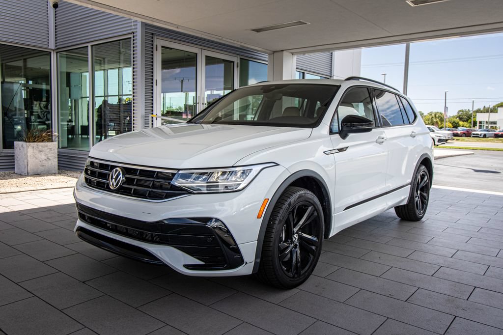 Certified 2024 Volkswagen Tiguan SE R-Line FWD image 10