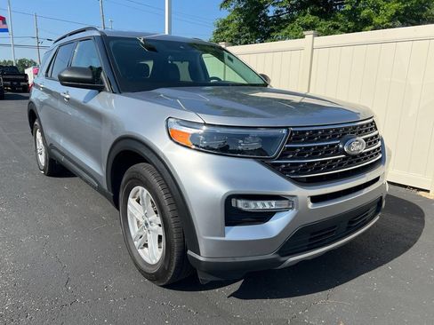 Used 2024 Ford Explorer XLT w/ Equipment Group 202A AWD/4WD image 2