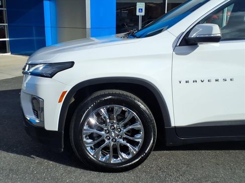 Used 2022 Chevrolet Traverse LT image 6