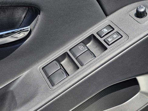 Used 2024 Nissan Frontier SV image 16