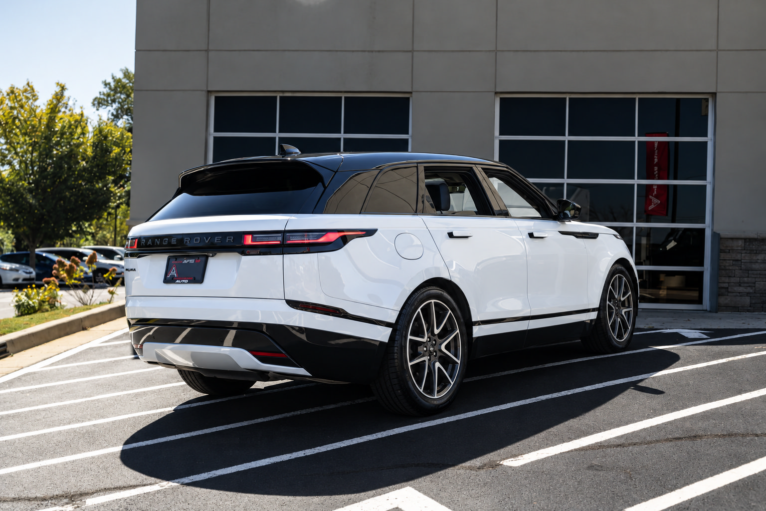 Used 2026 Land Rover Range Rover Velar Dynamic SE AWD/4WD image 6