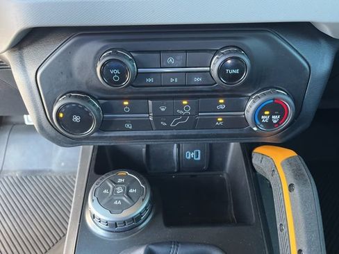 Used 2021 Ford Bronco Badlands image 16