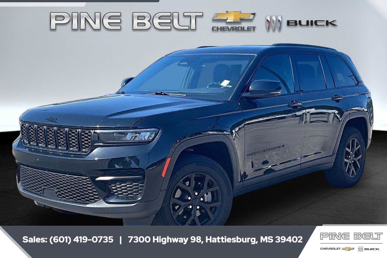 Used 2025 Jeep Grand Cherokee Altitude AWD/4WD image 10