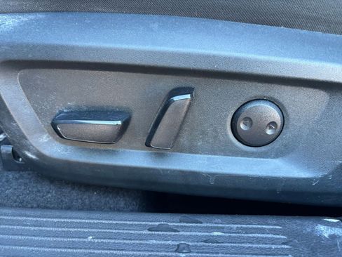 Used 2025 Nissan Rogue SV image 24