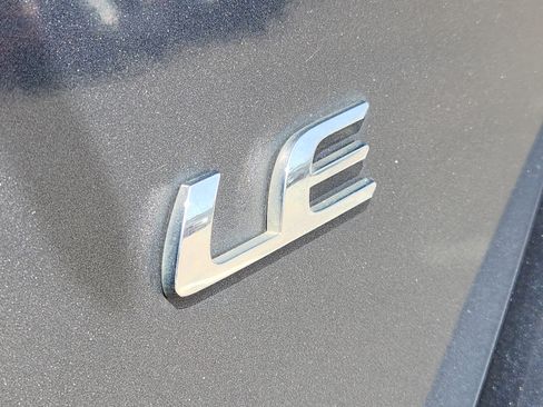 Used 2015 Toyota Corolla LE image 12