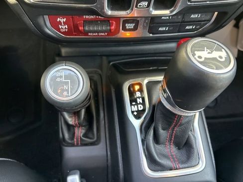 Used 2018 Jeep Wrangler Unlimited Rubicon image 18