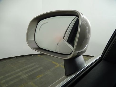 Used 2023 Volvo XC90 B6 Plus image 41