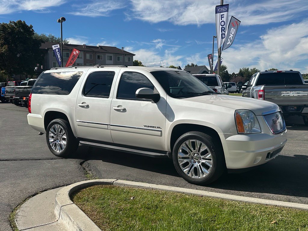 Used 2012 GMC Yukon XL SLT w/ SLT-2 Equipment Package AWD/4WD image 4