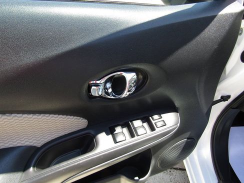Used 2014 Nissan Versa Note SV w/ SL Package FWD image 9