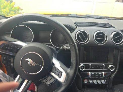 Used 2019 Ford Mustang Convertible RWD image 5